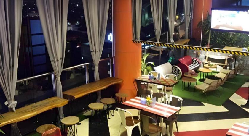 阿米迪亚g套房酒店 泗水 外观 照片