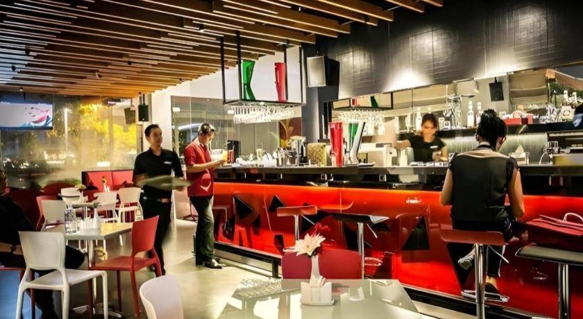 阿米迪亚g套房酒店 泗水 外观 照片